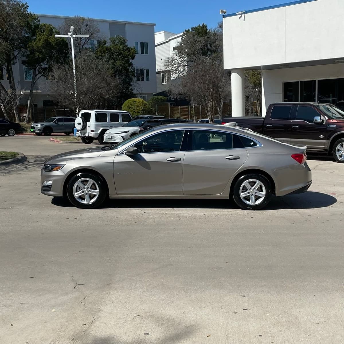2024 Chevrolet Malibu - Image 3