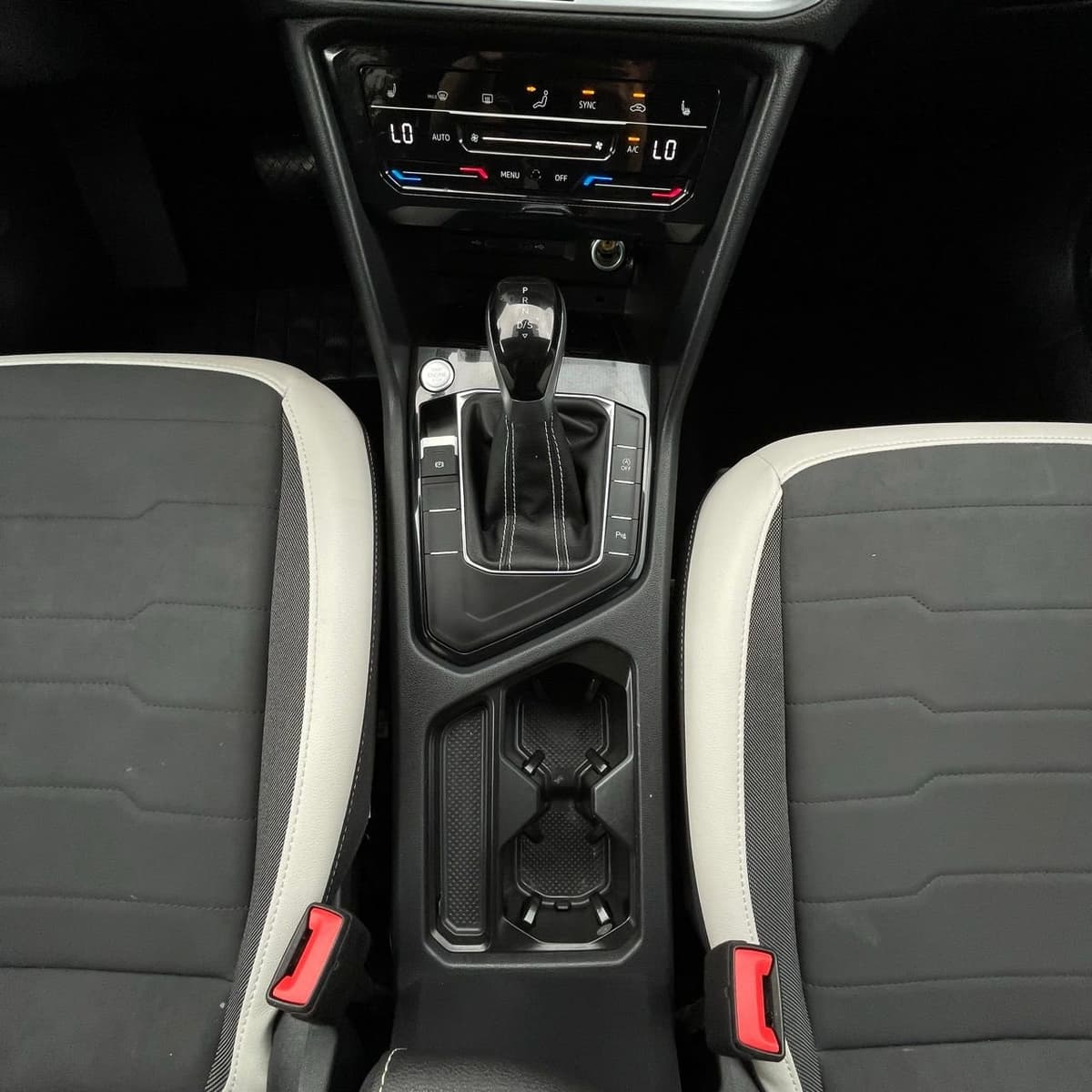 2025 Volkswagen Taos - Image 20