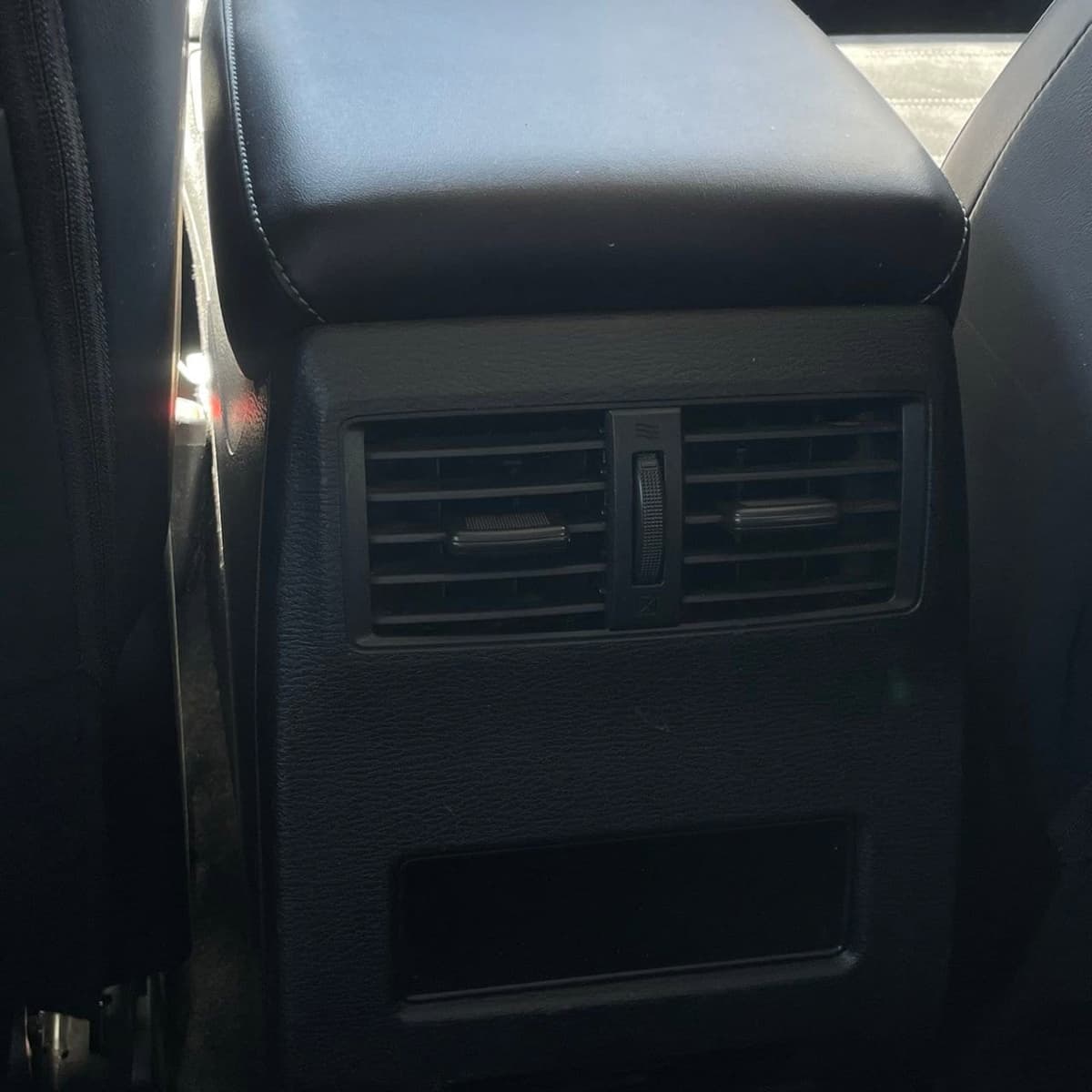 2024 Mitsubishi Outlander - Image 24