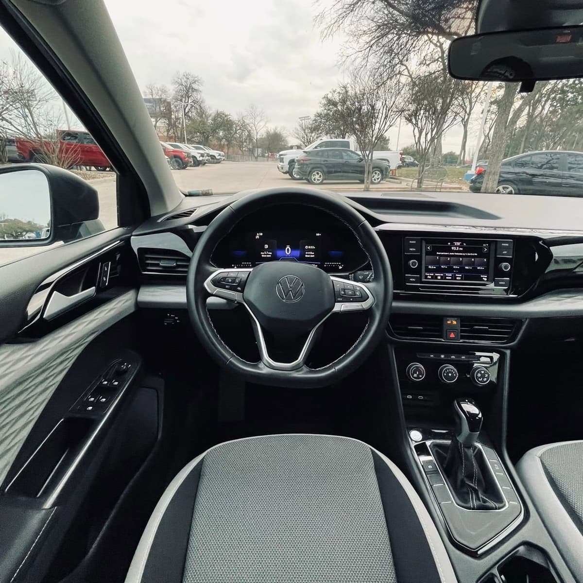 2024 Volkswagen Taos - Image 9