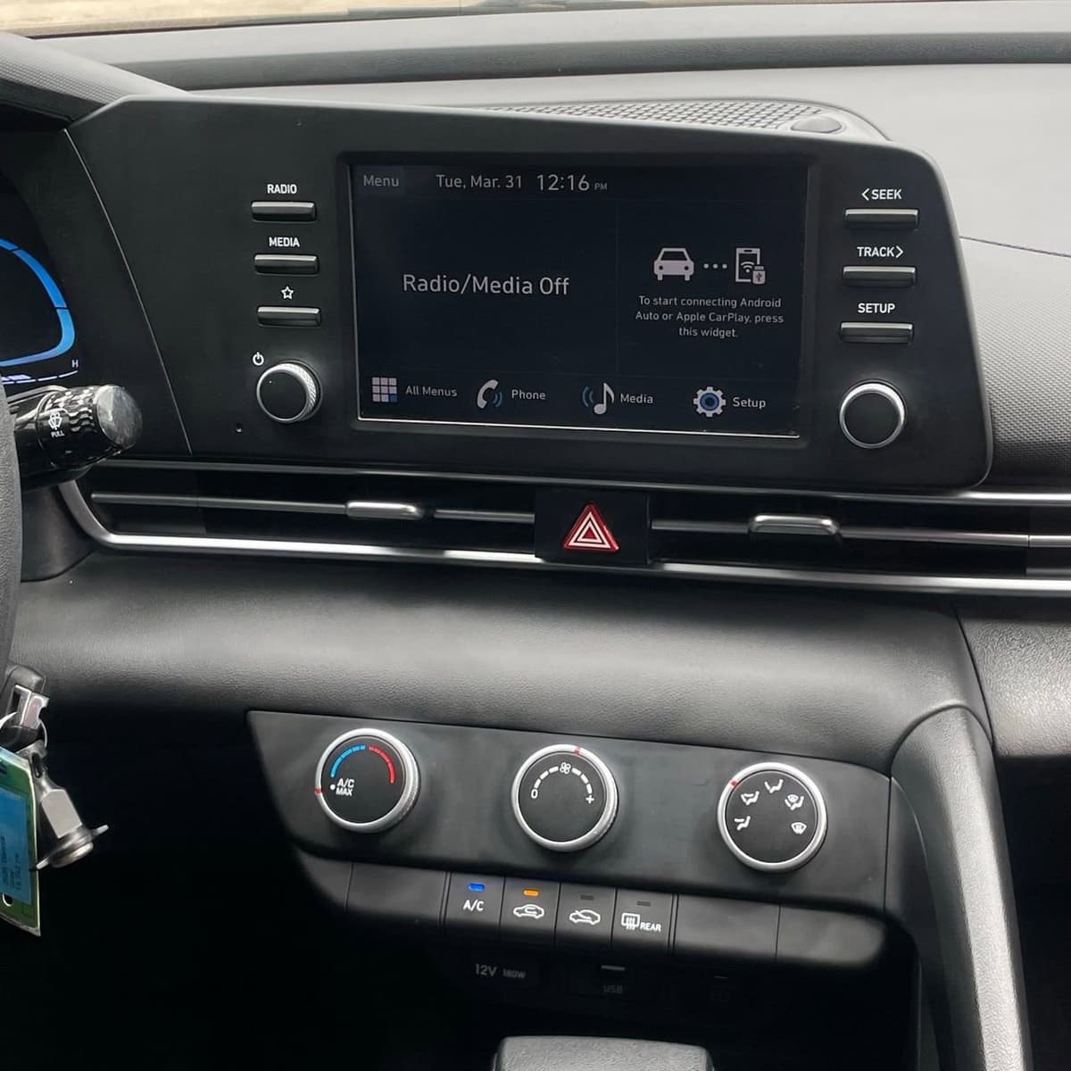 2025 Hyundai Elantra - Image 16