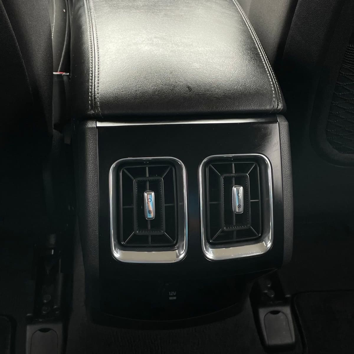 2025 Kia Sorento - Image 24