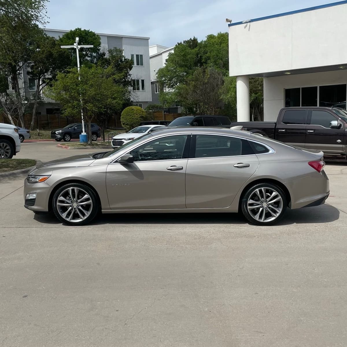 2024 Chevrolet Malibu - Image 3