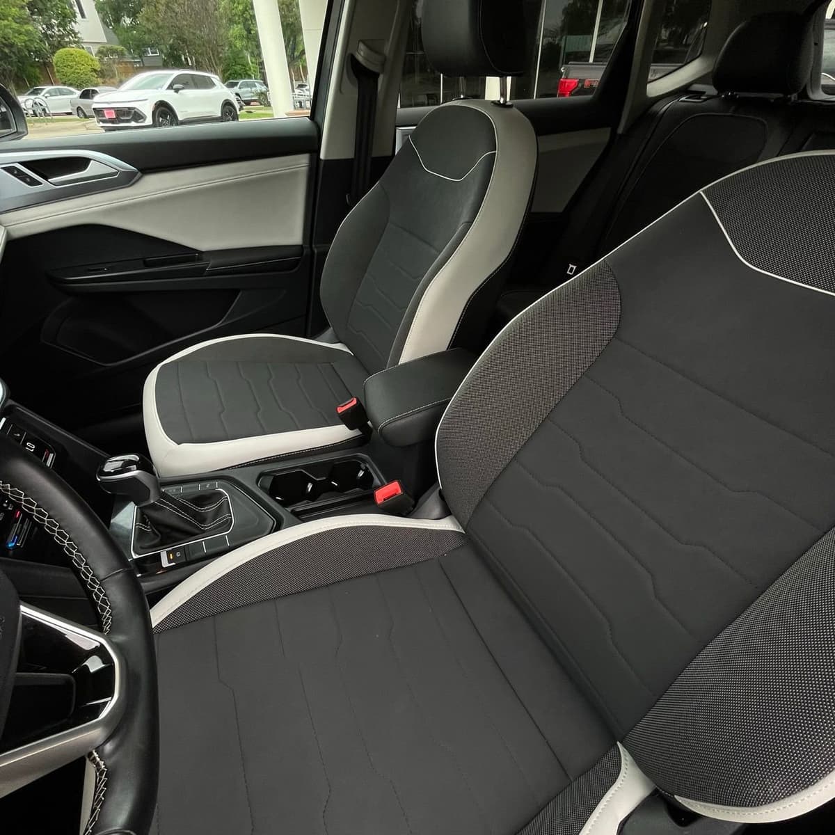 2025 Volkswagen Taos - Image 22