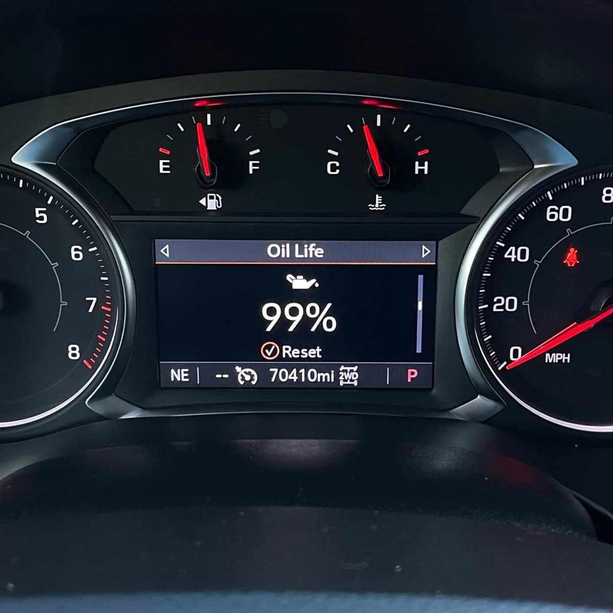 2023 GMC Acadia - Image 16