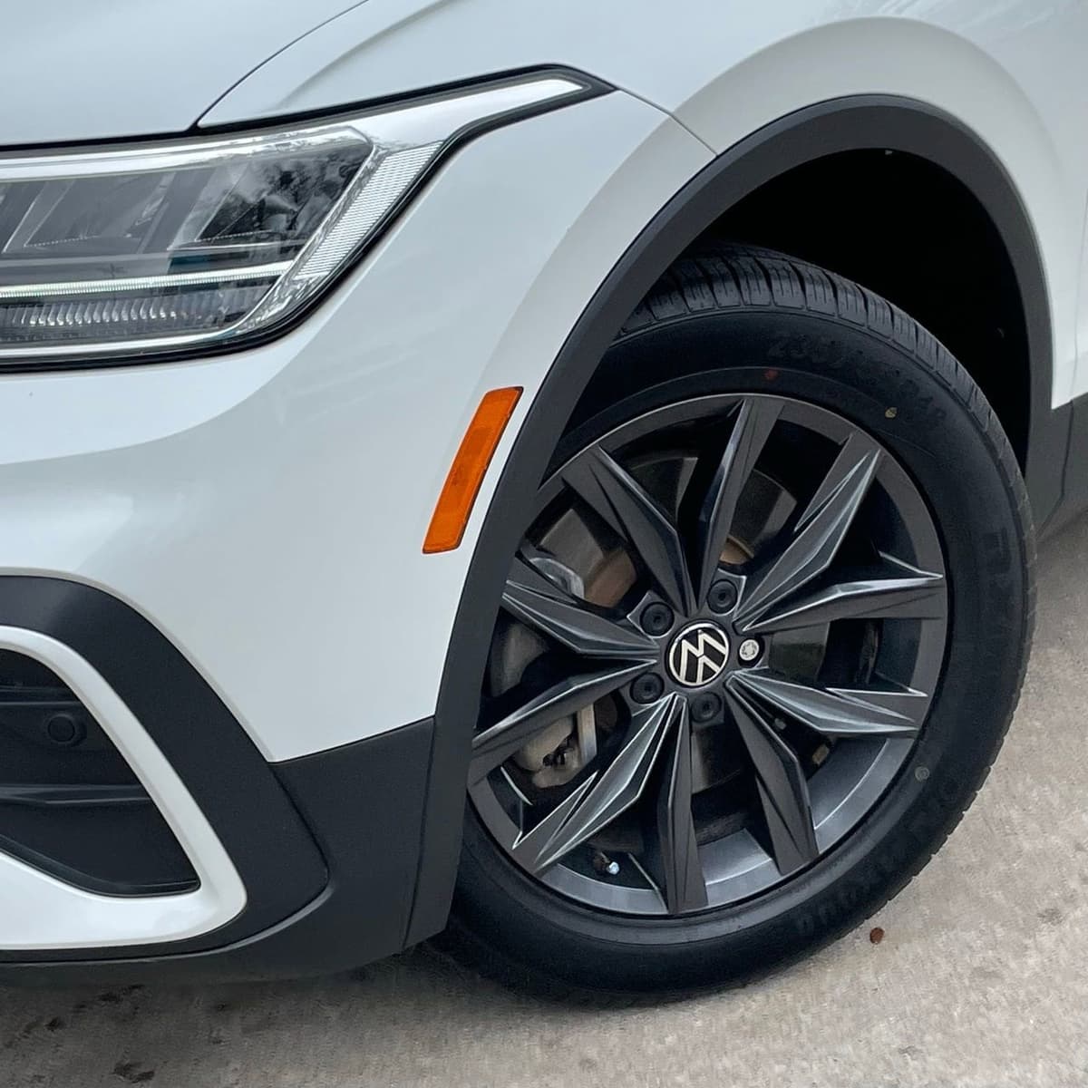 2023 Volkswagen Tiguan - Image 9