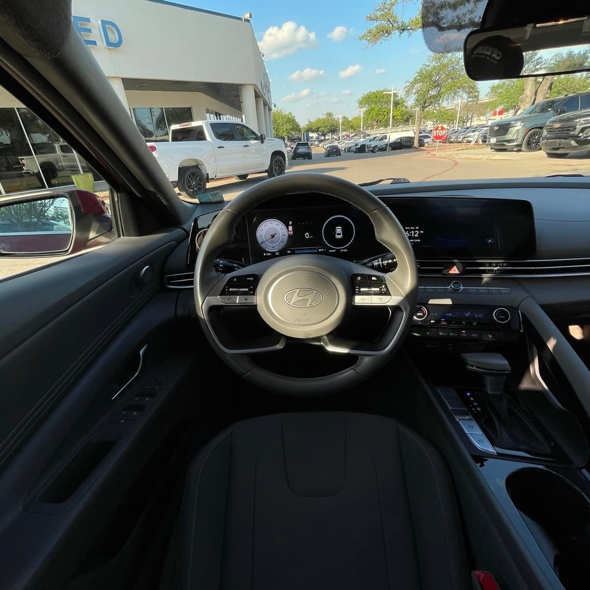 2025 Hyundai Elantra - Image 11