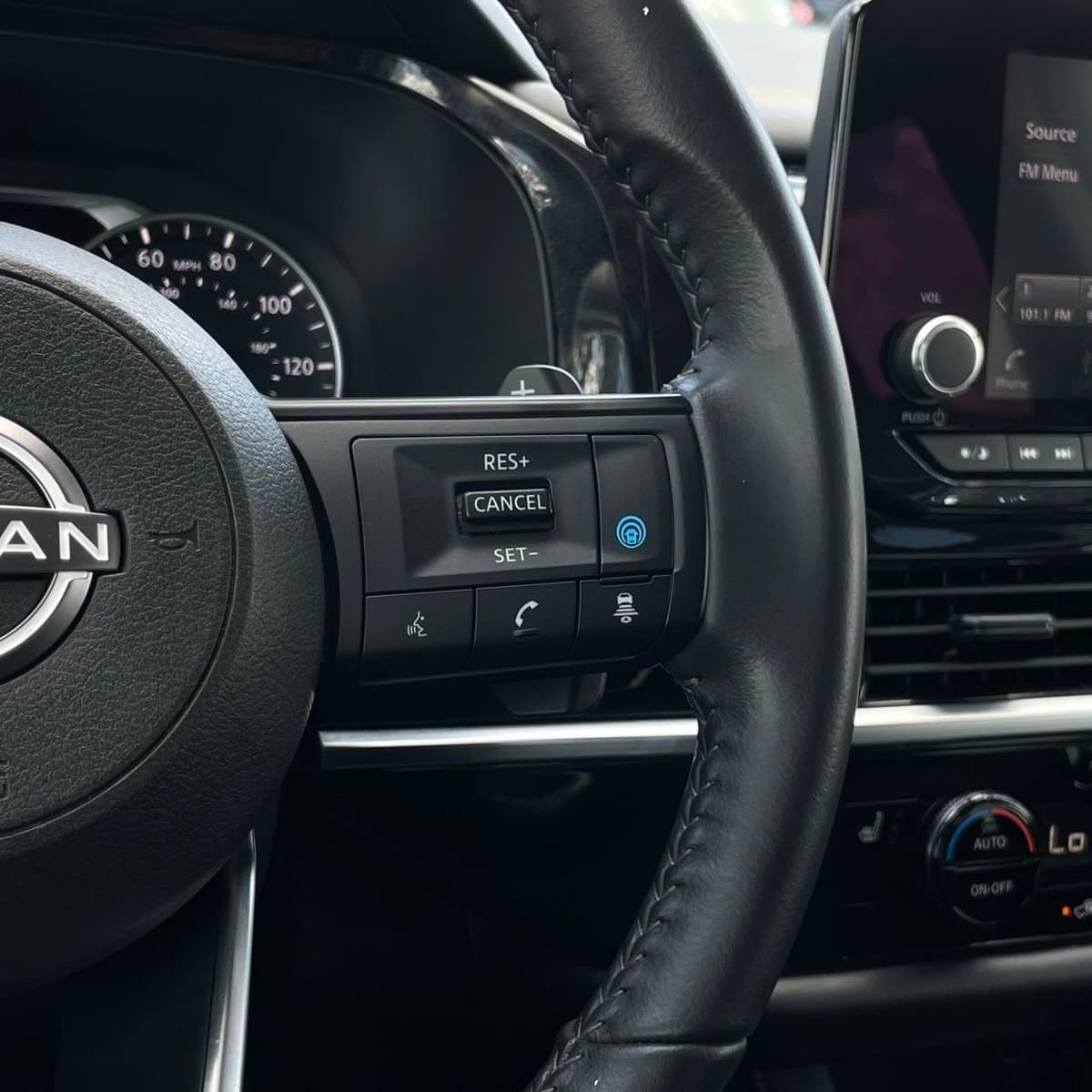 2024 Nissan Pathfinder - Image 15