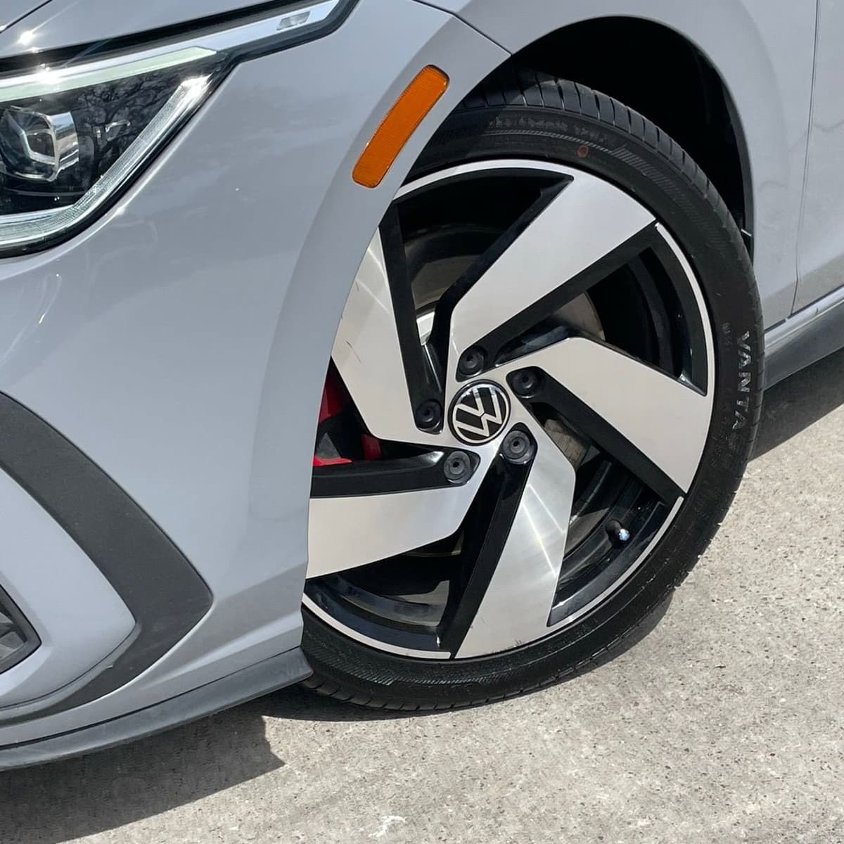 2024 Volkswagen Golf GTI - Image 8