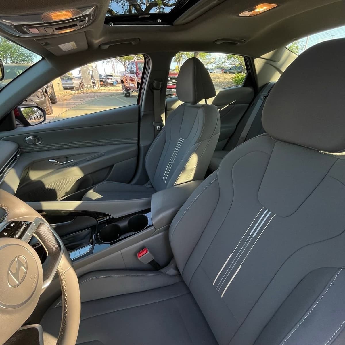 2025 Hyundai Elantra - Image 21