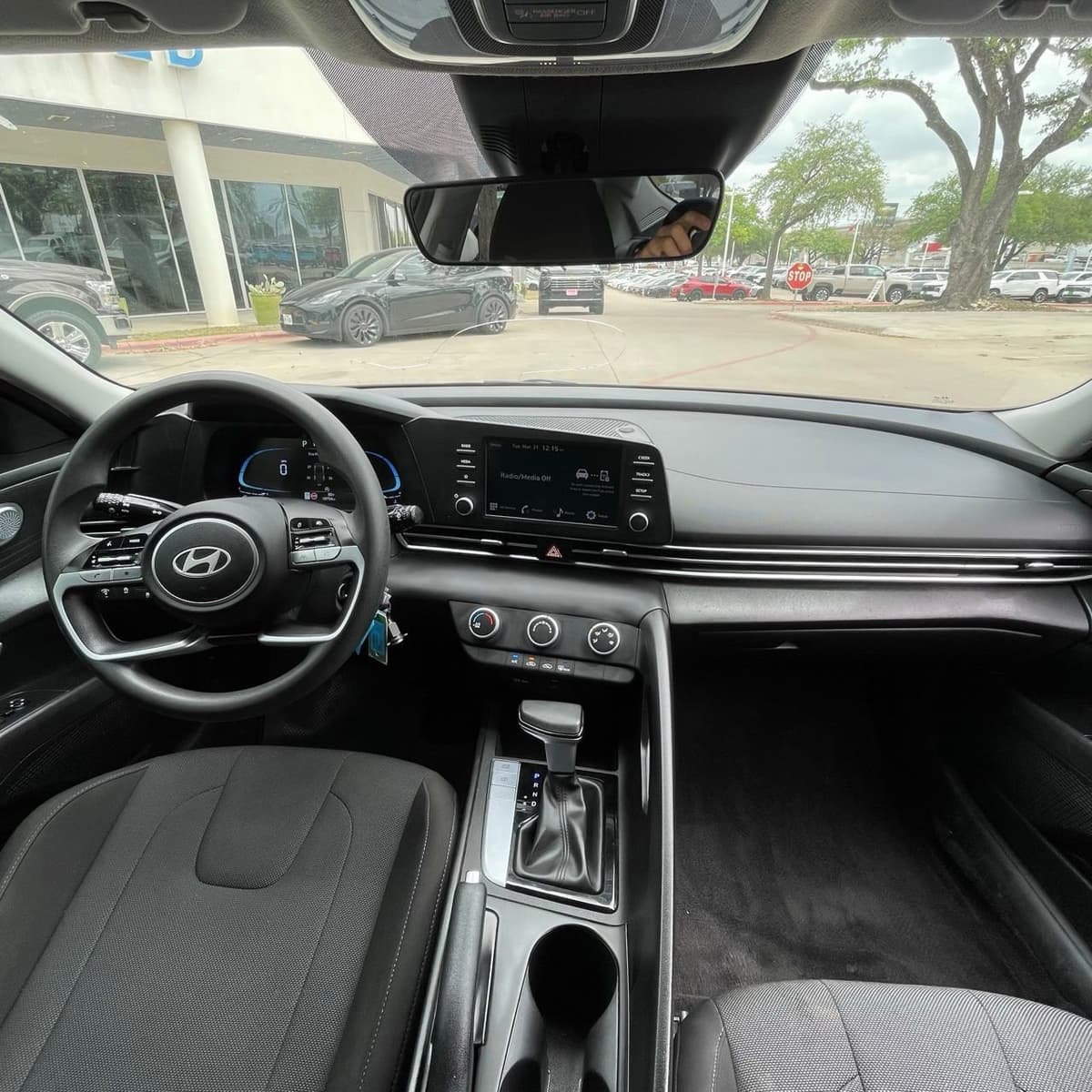 2025 Hyundai Elantra - Image 10