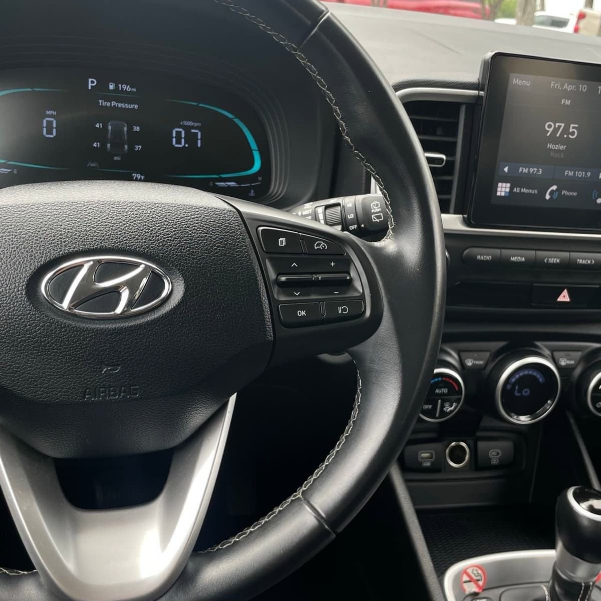 2025 Hyundai Venue - Image 14