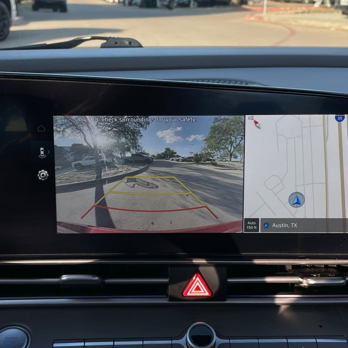 2025 Hyundai Elantra - Image 18