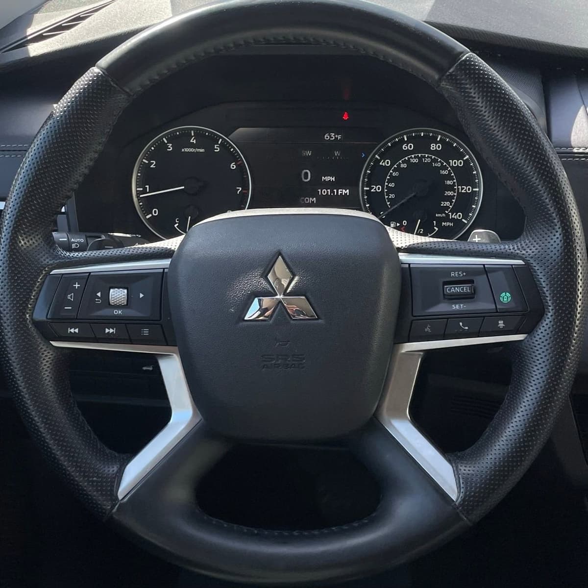 2024 Mitsubishi Outlander - Image 12