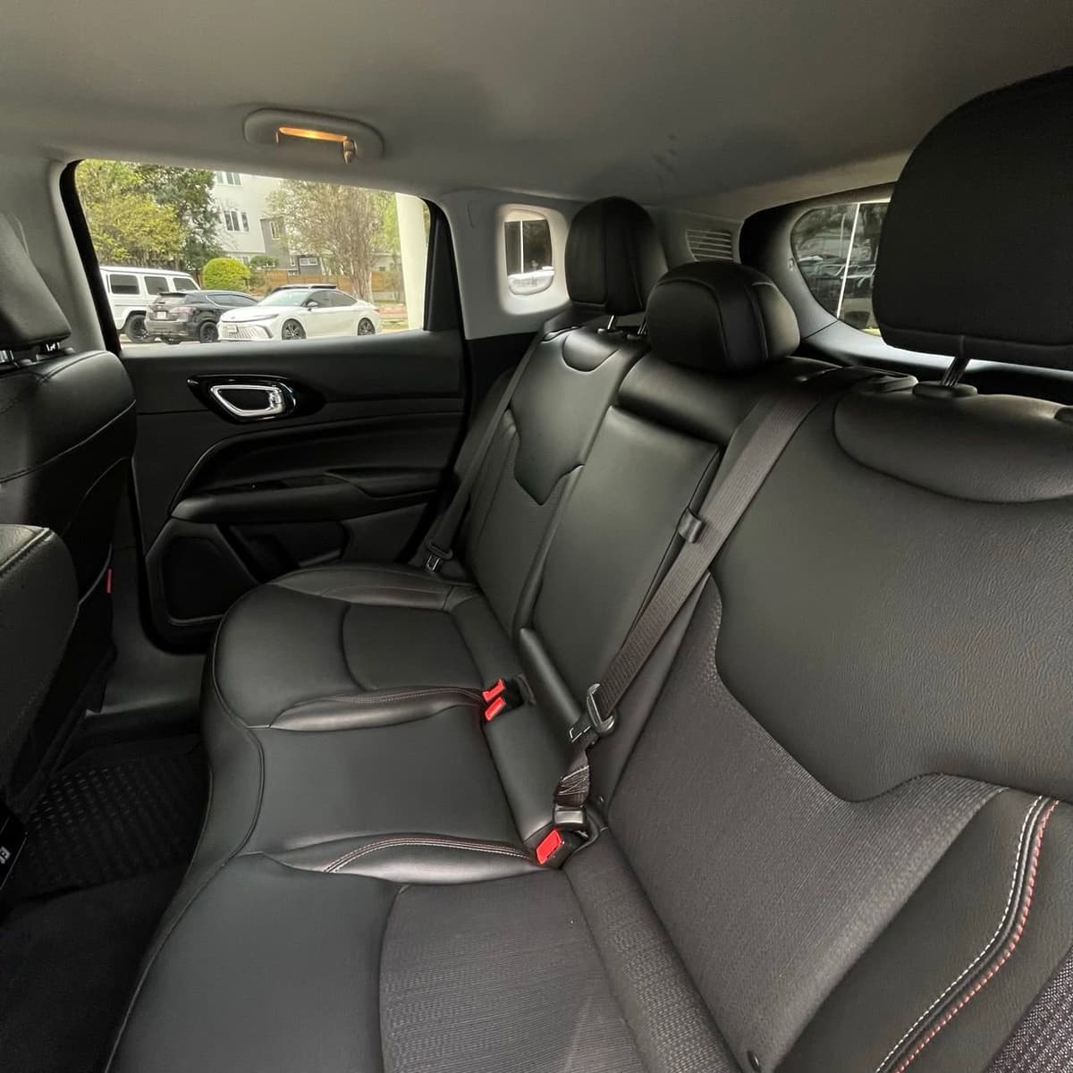 2022 Jeep Compass - Image 25