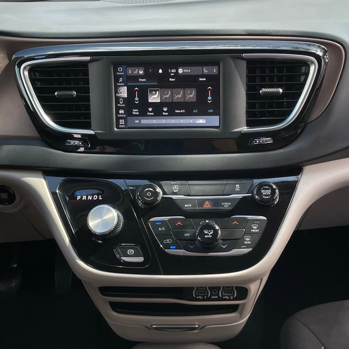 2023 Chrysler Voyager - Image 16