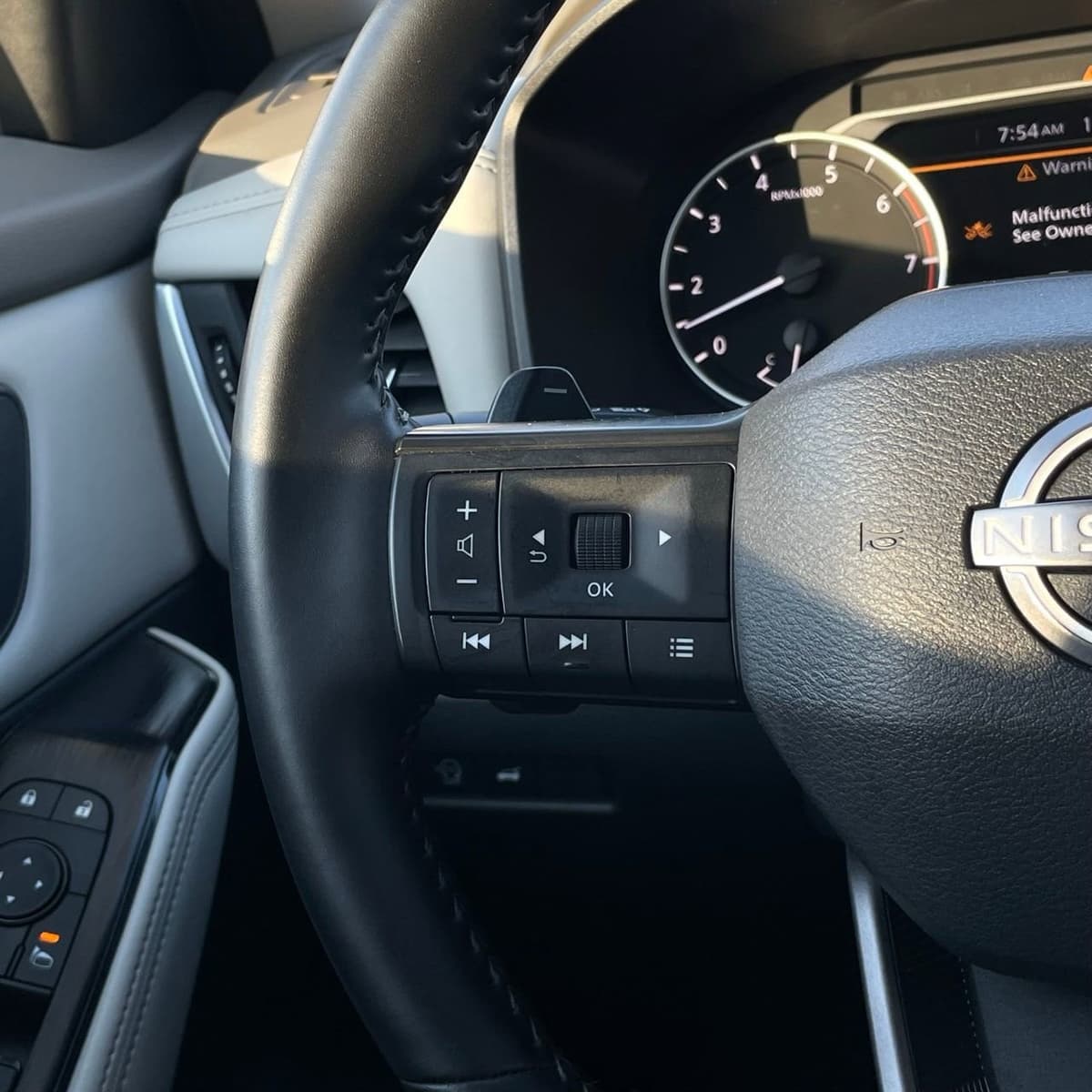 2025 Nissan Rogue - Image 13