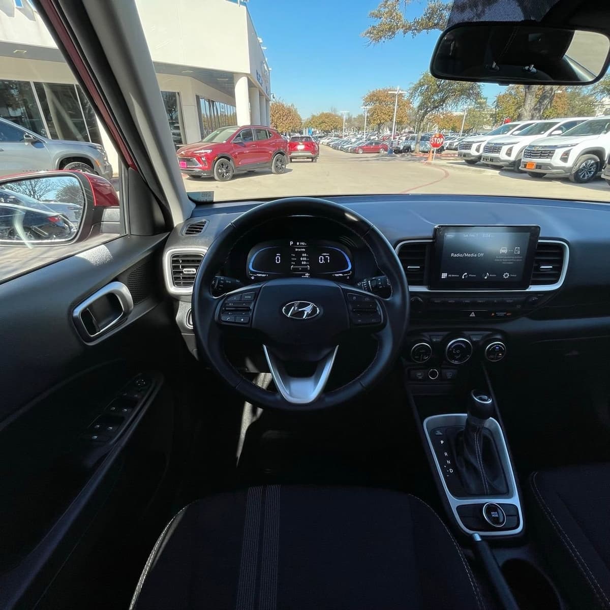 2025 Hyundai Venue - Image 11