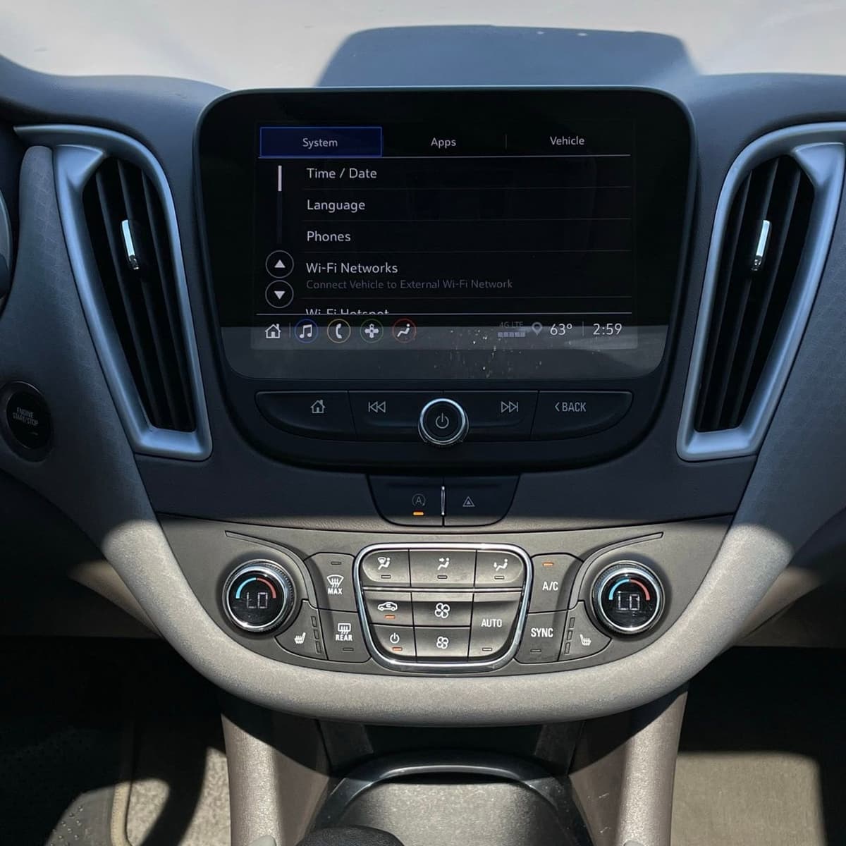 2024 Chevrolet Malibu - Image 18