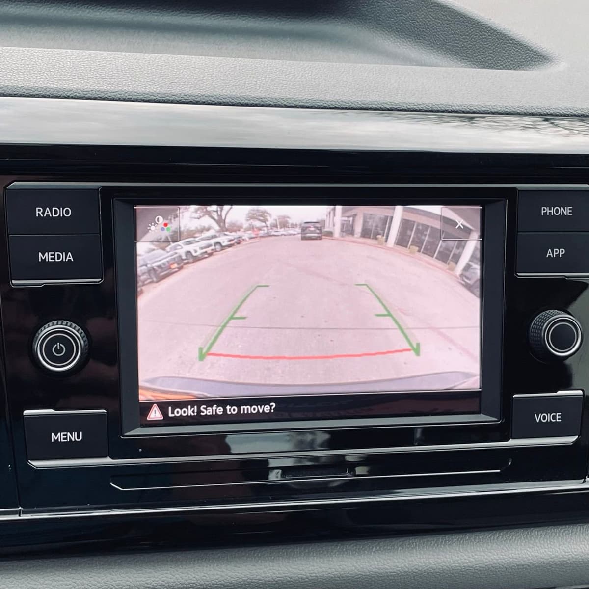 2024 Volkswagen Taos - Image 16