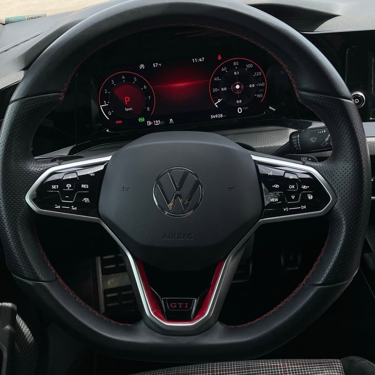 2024 Volkswagen Golf GTI - Image 12