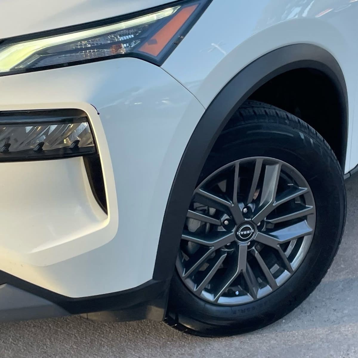 2023 Nissan Rogue - Image 9