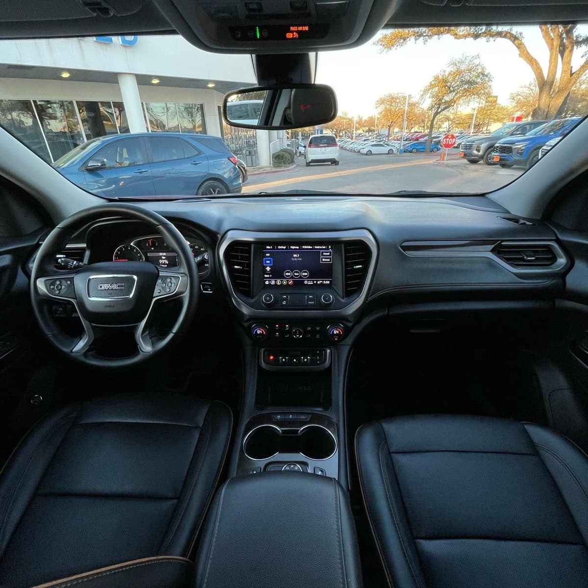 2023 GMC Acadia - Image 11