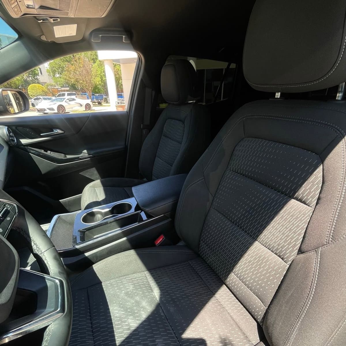 2025 Chevrolet Equinox - Image 21