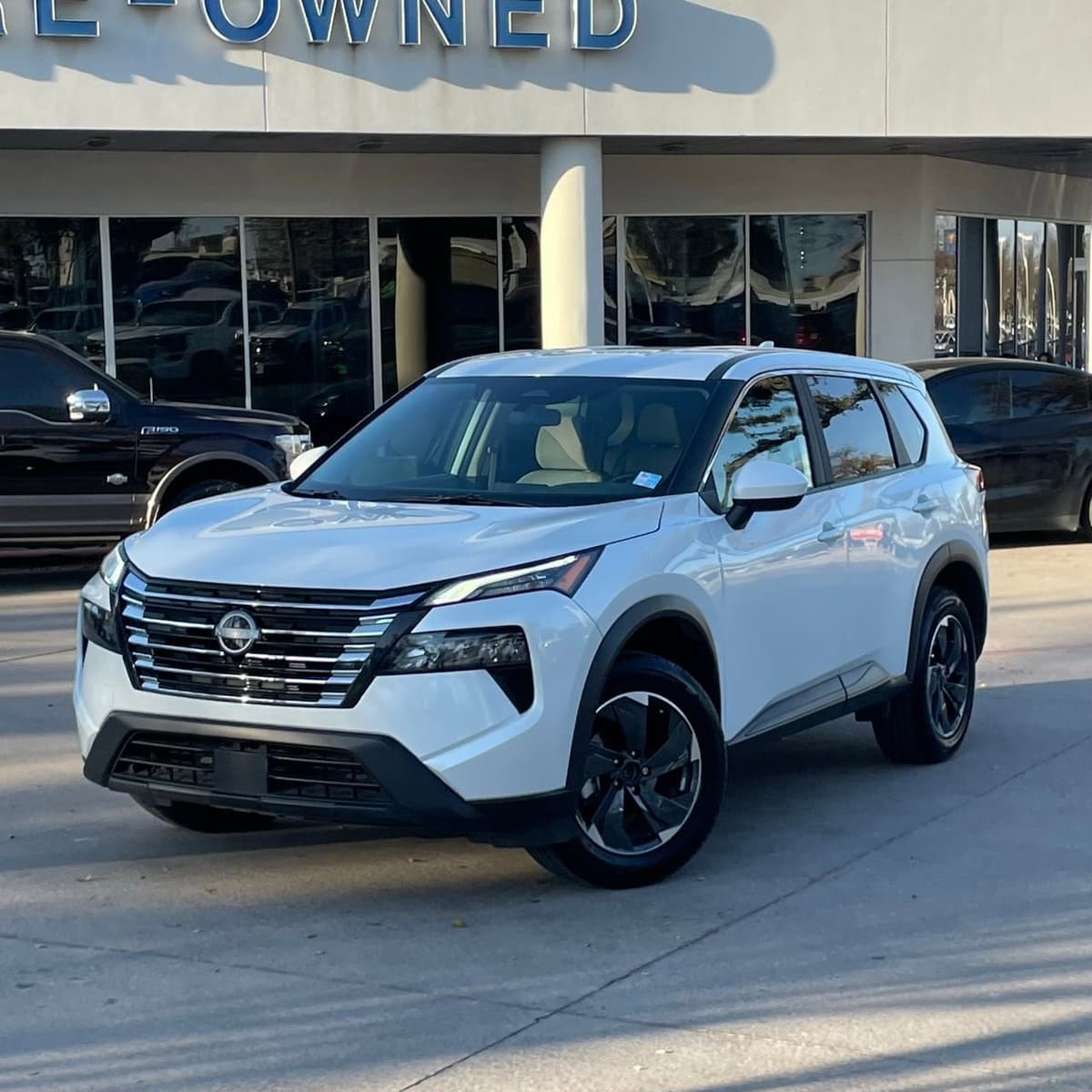 2025 Nissan Rogue - Image 9