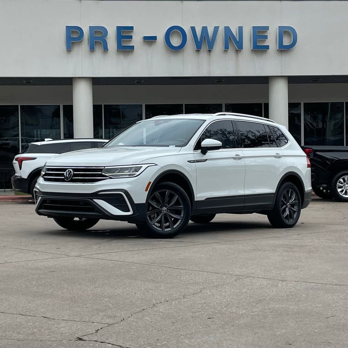 2023 Volkswagen Tiguan - Image 1