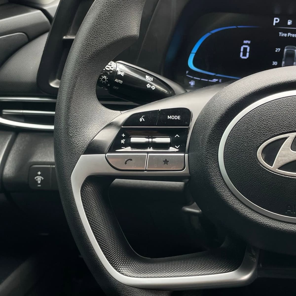 2025 Hyundai Elantra - Image 13