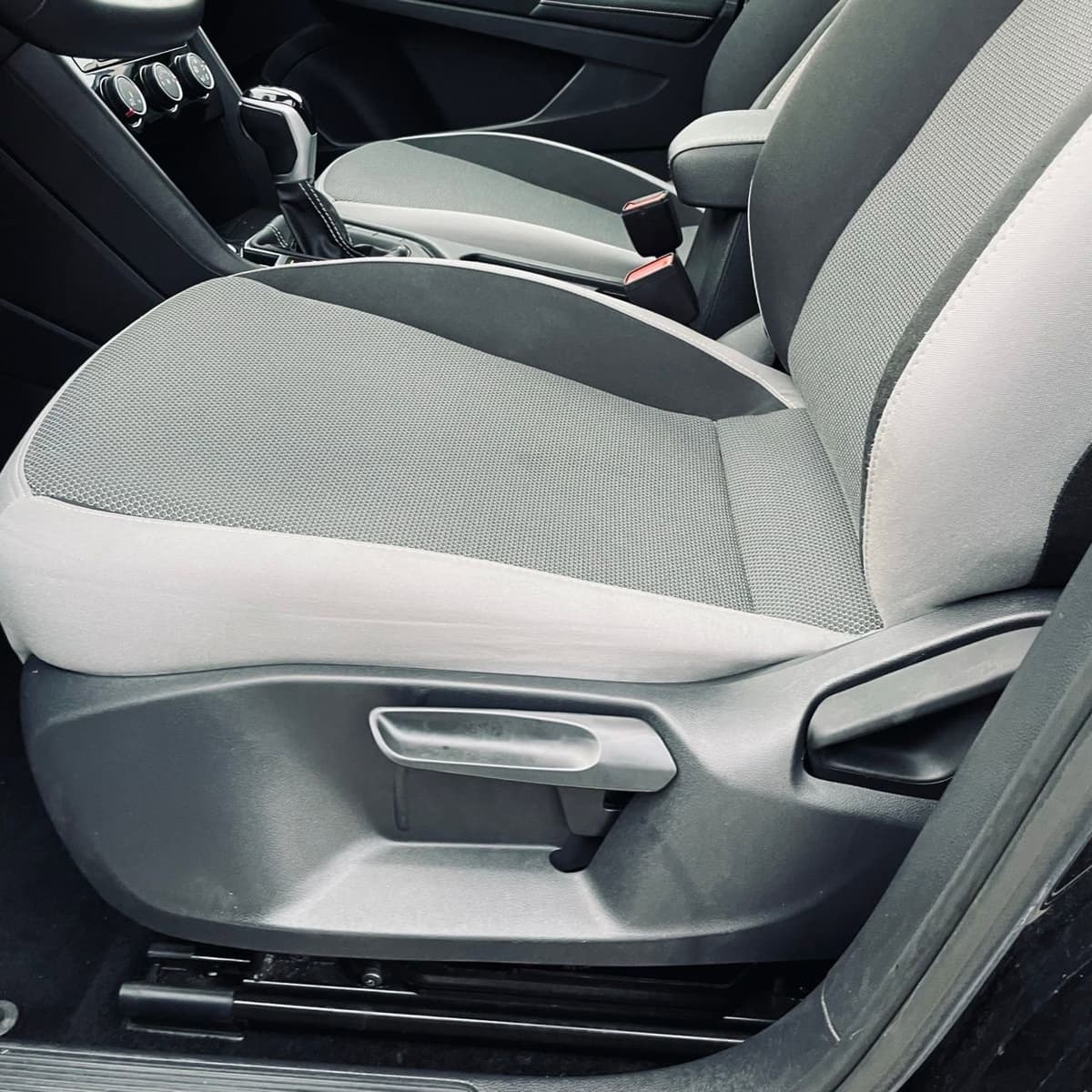 2024 Volkswagen Taos - Image 20