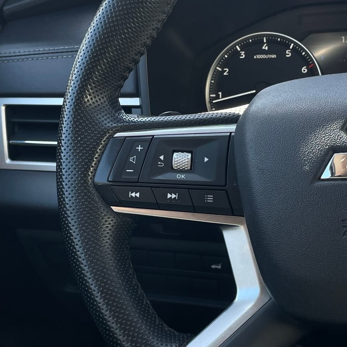 2024 Mitsubishi Outlander - Image 13