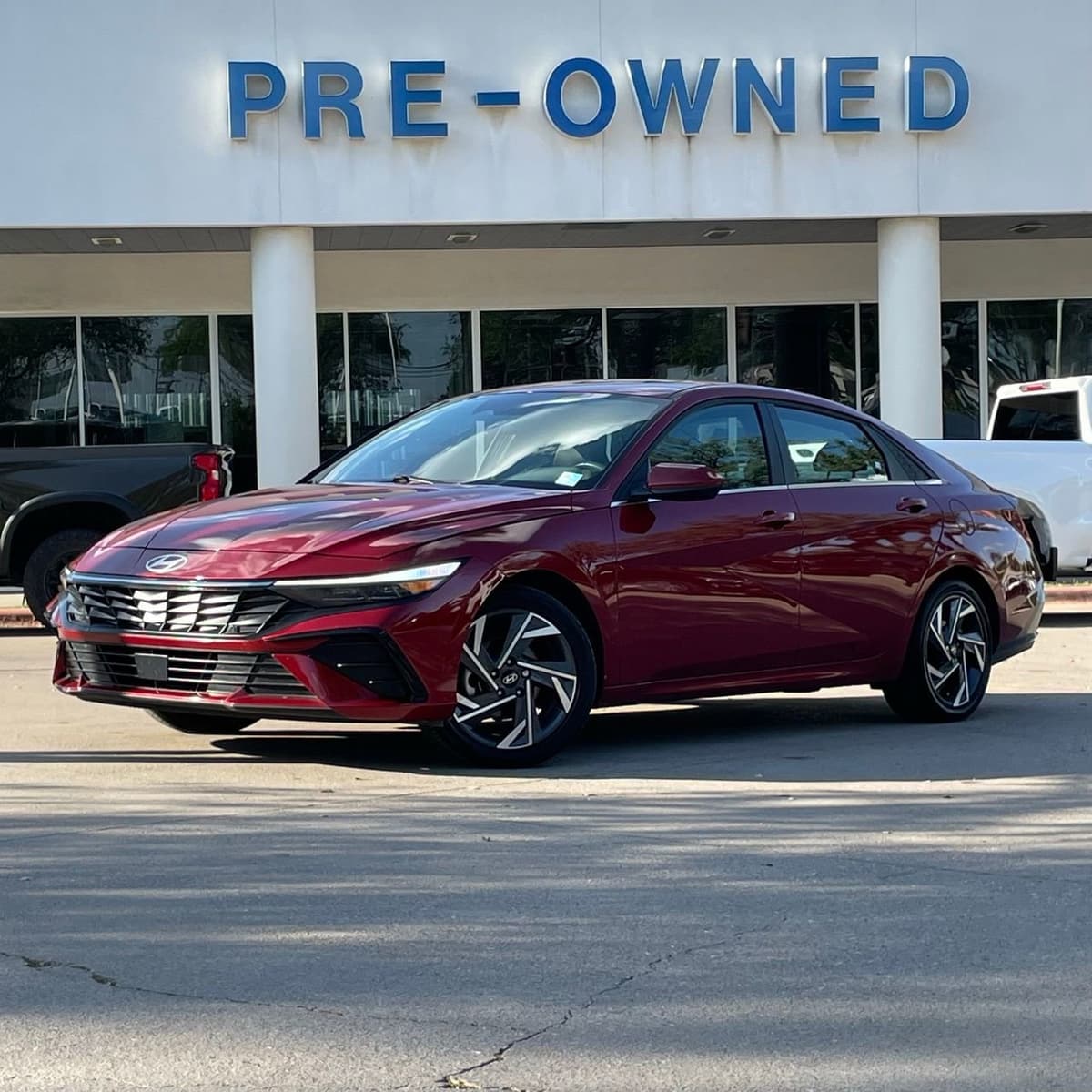 2025 Hyundai Elantra - Image 2