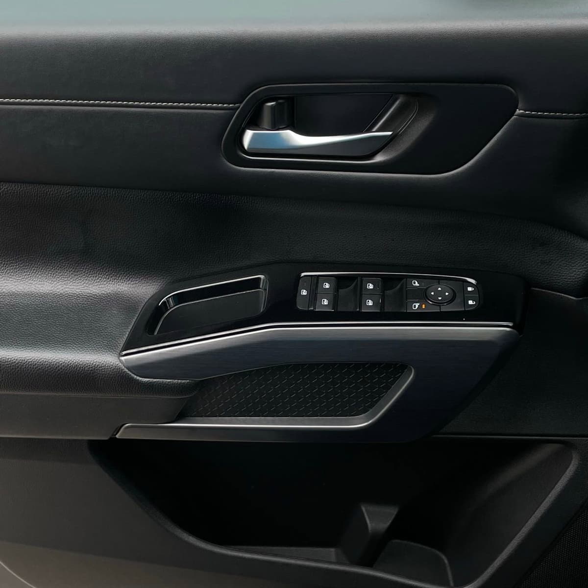 2025 Nissan Pathfinder - Image 21
