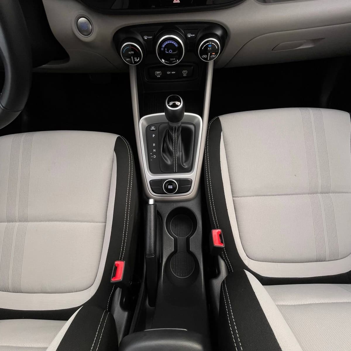 2025 Hyundai Venue - Image 18