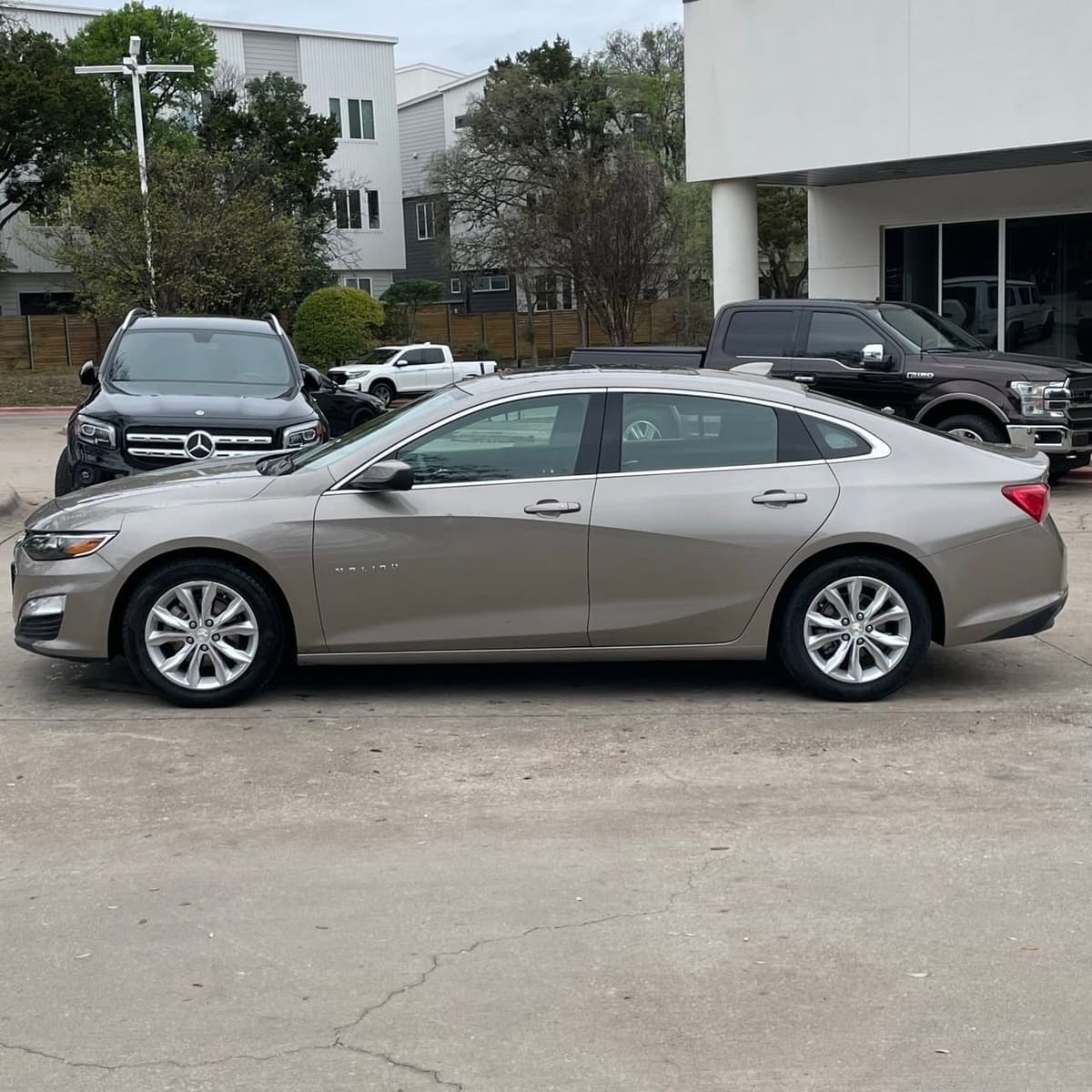 2024 Chevrolet Malibu - Image 3