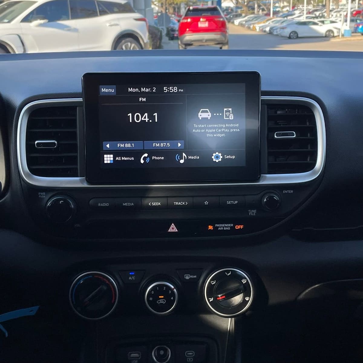 2025 Hyundai Venue - Image 16