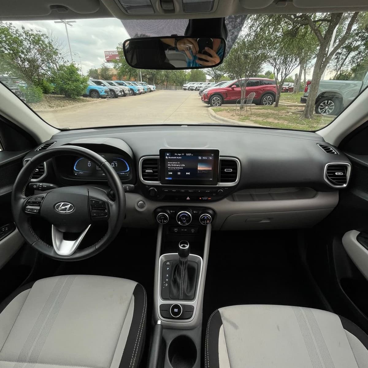 2025 Hyundai Venue - Image 10