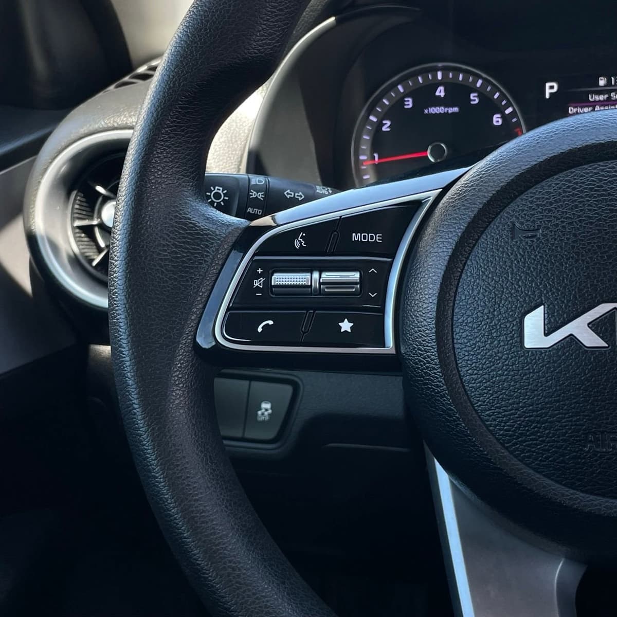 2023 Kia Forte - Image 13