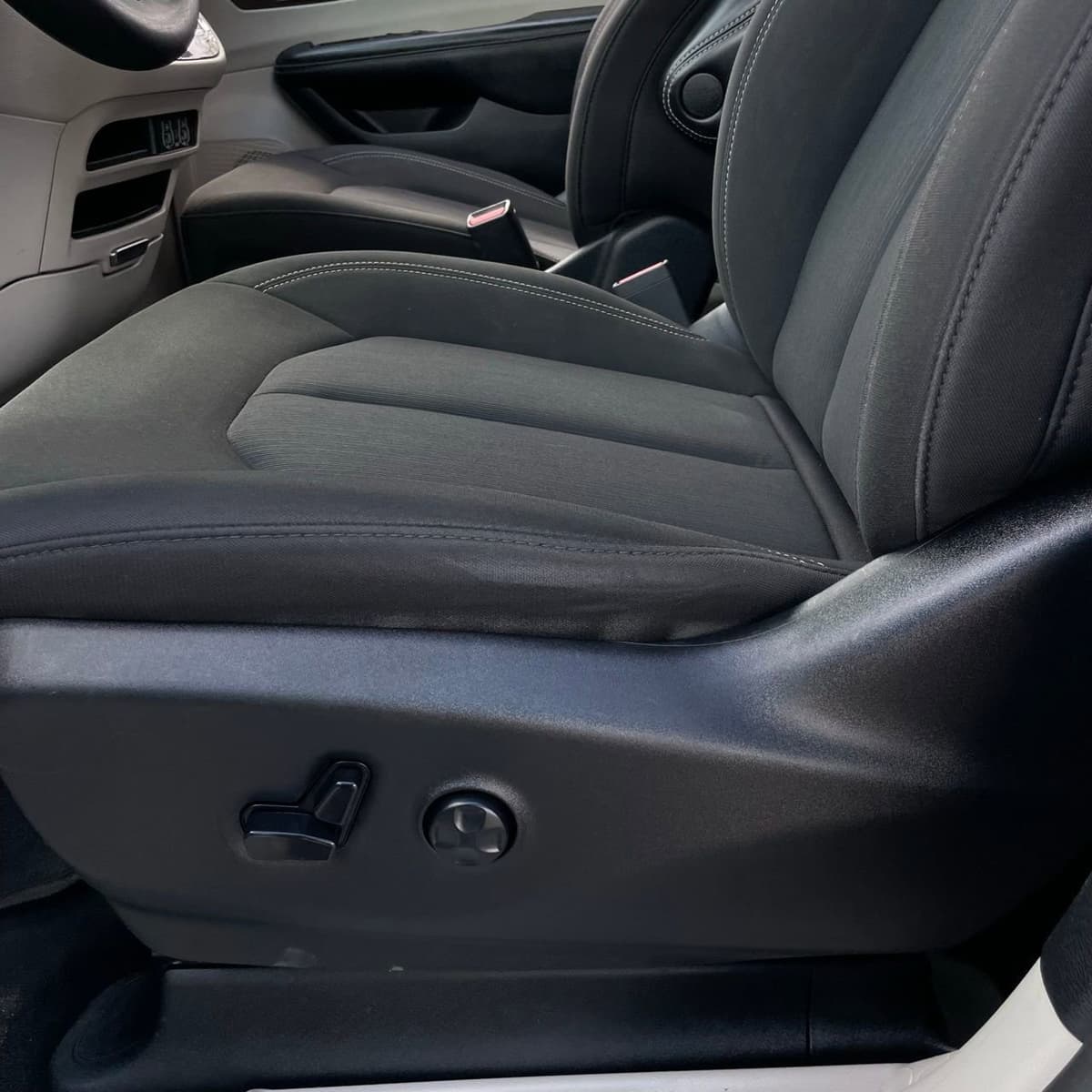 2023 Chrysler Voyager - Image 21