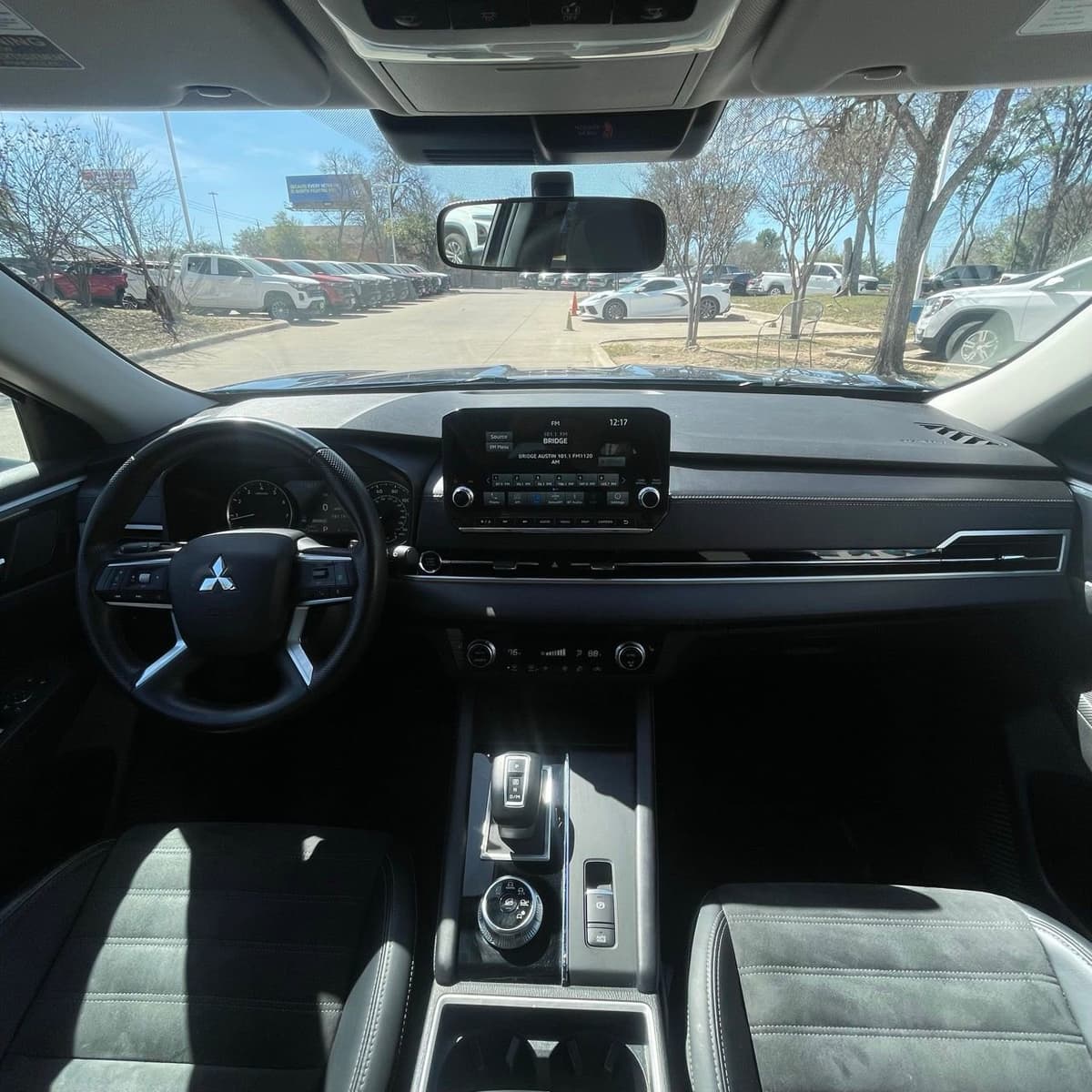 2024 Mitsubishi Outlander - Image 10