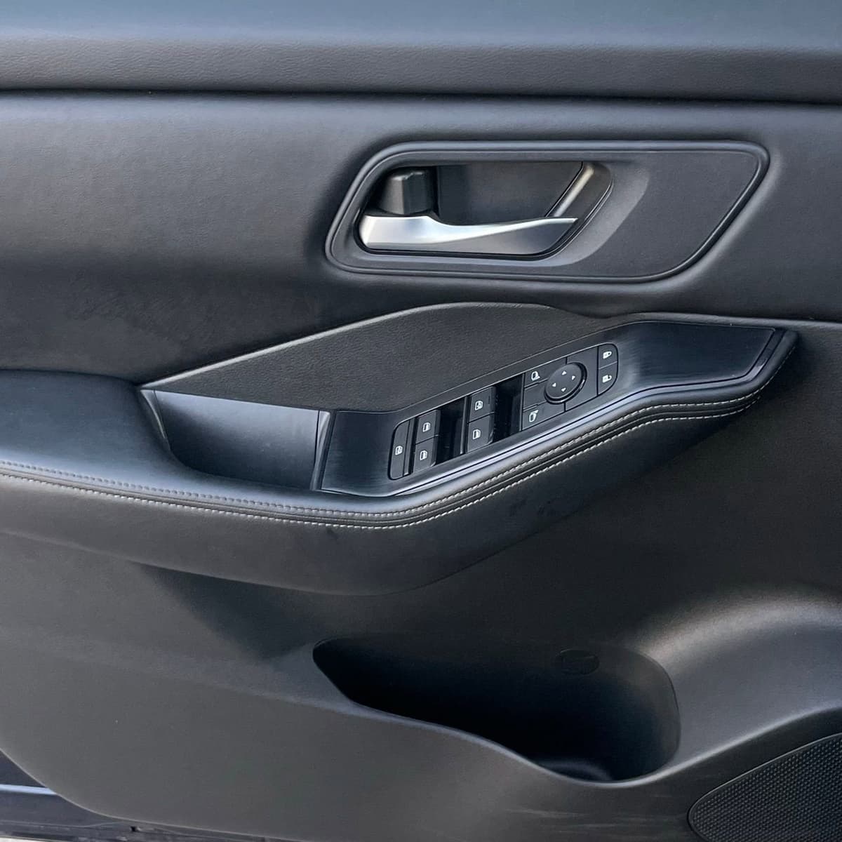 2025 Nissan Rogue - Image 19