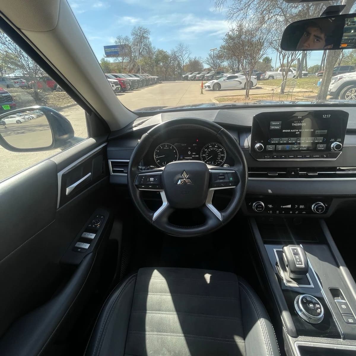 2024 Mitsubishi Outlander - Image 11