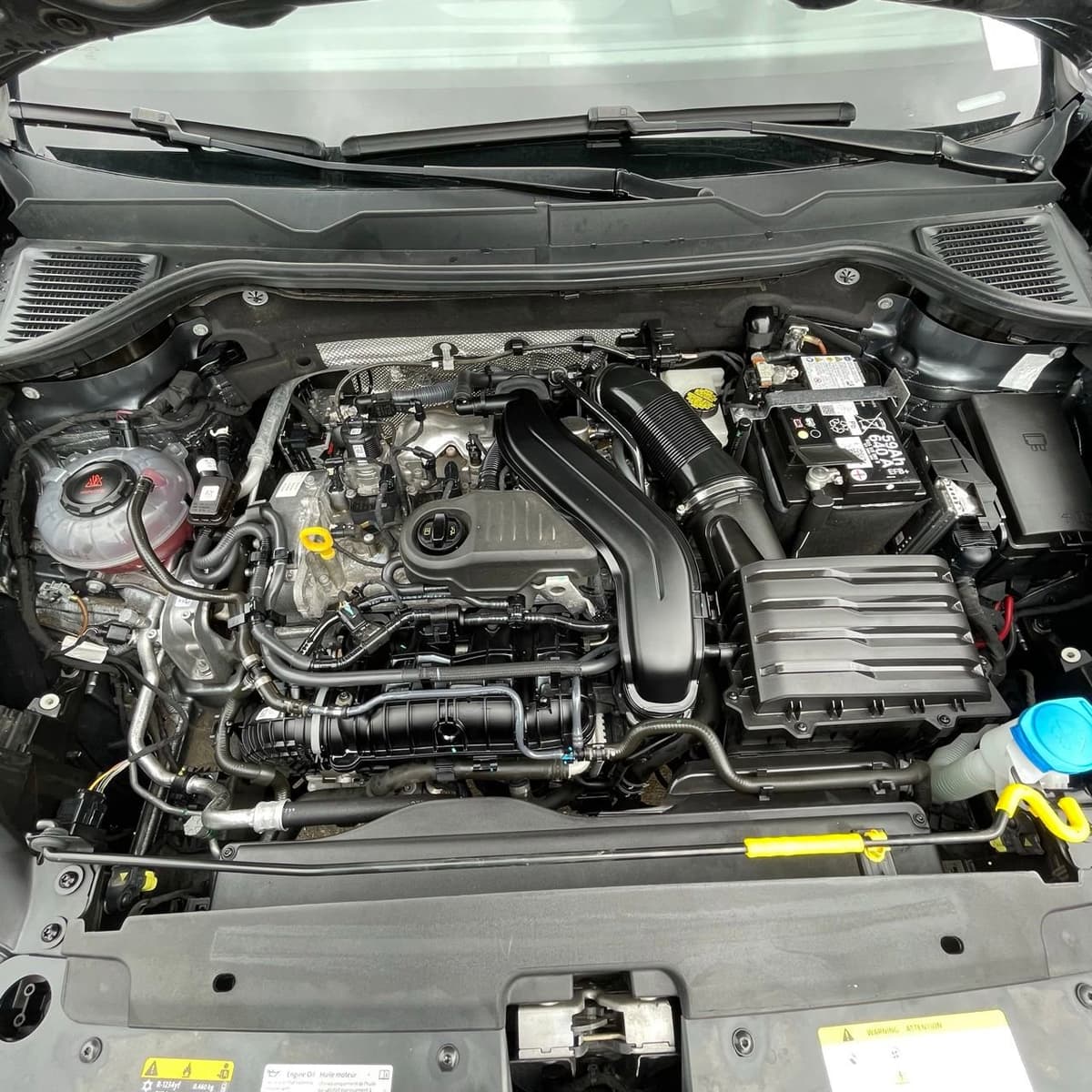 2024 Volkswagen Taos - Image 25