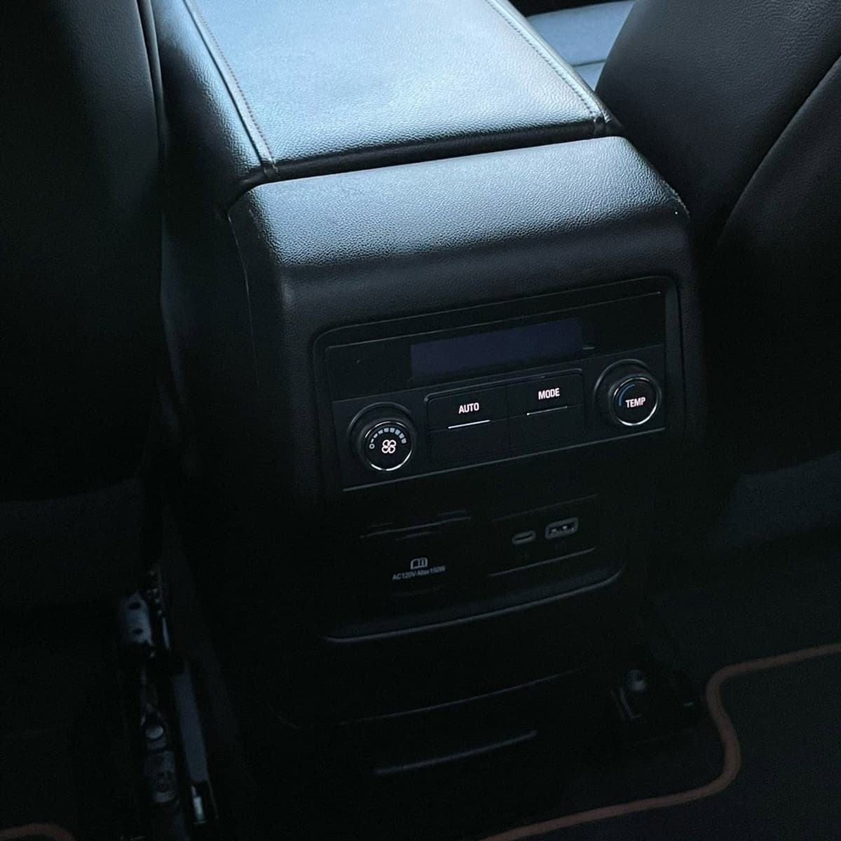 2023 GMC Acadia - Image 25