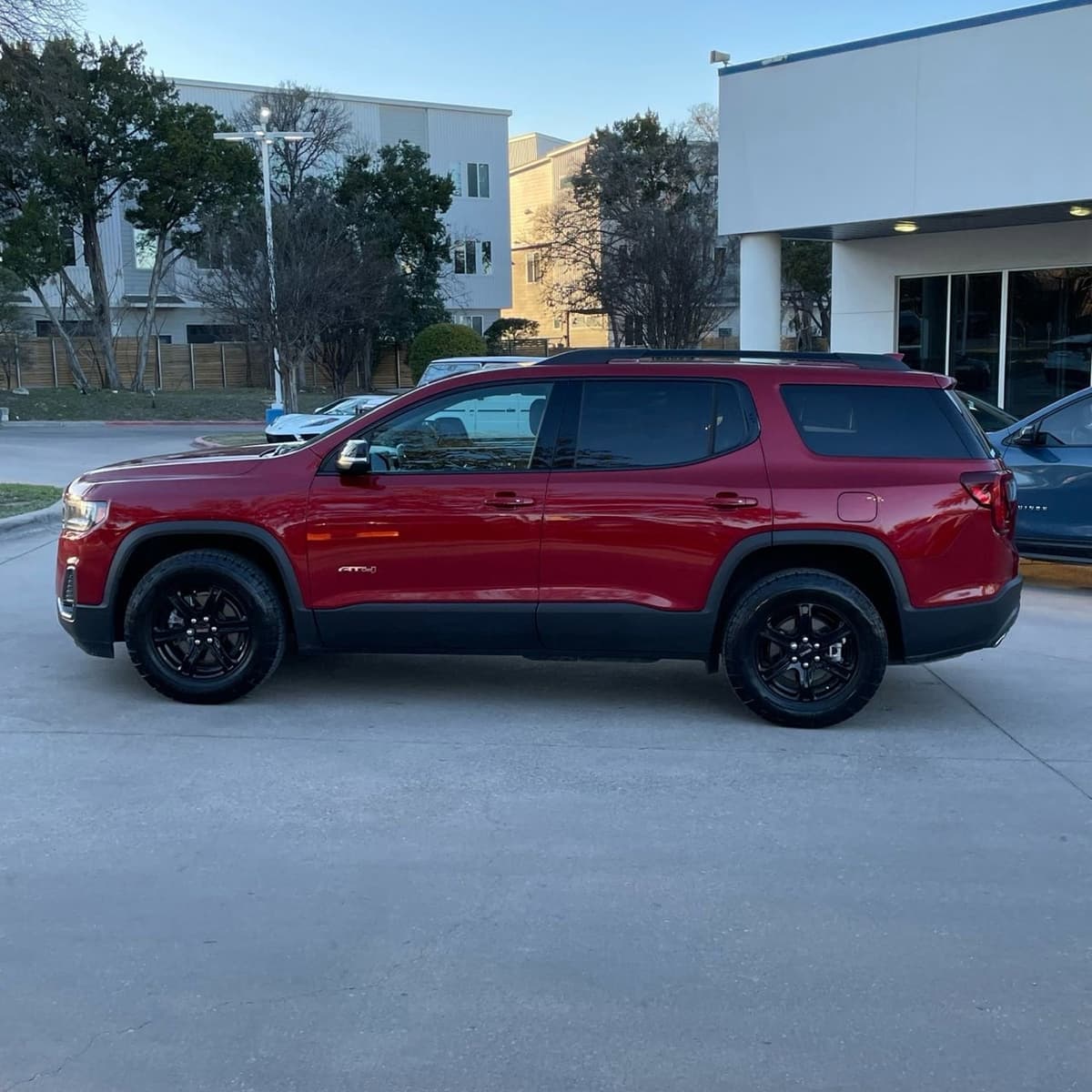 2023 GMC Acadia - Image 3