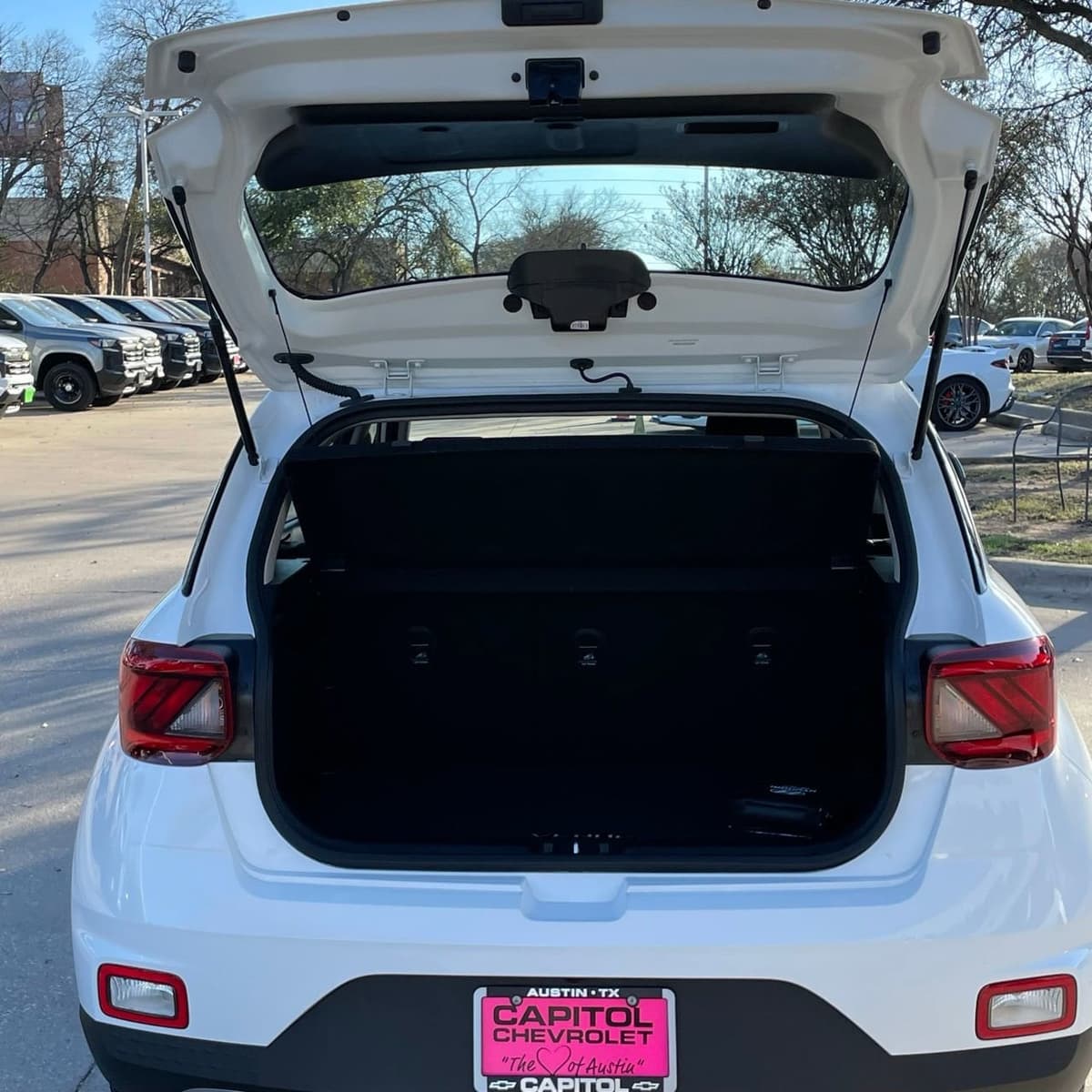 2025 Hyundai Venue - Image 24