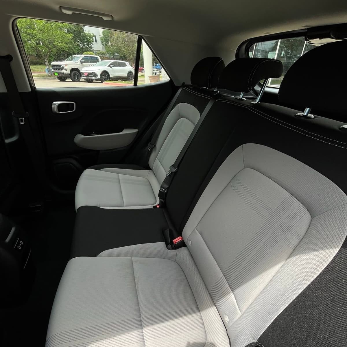 2025 Hyundai Venue - Image 23