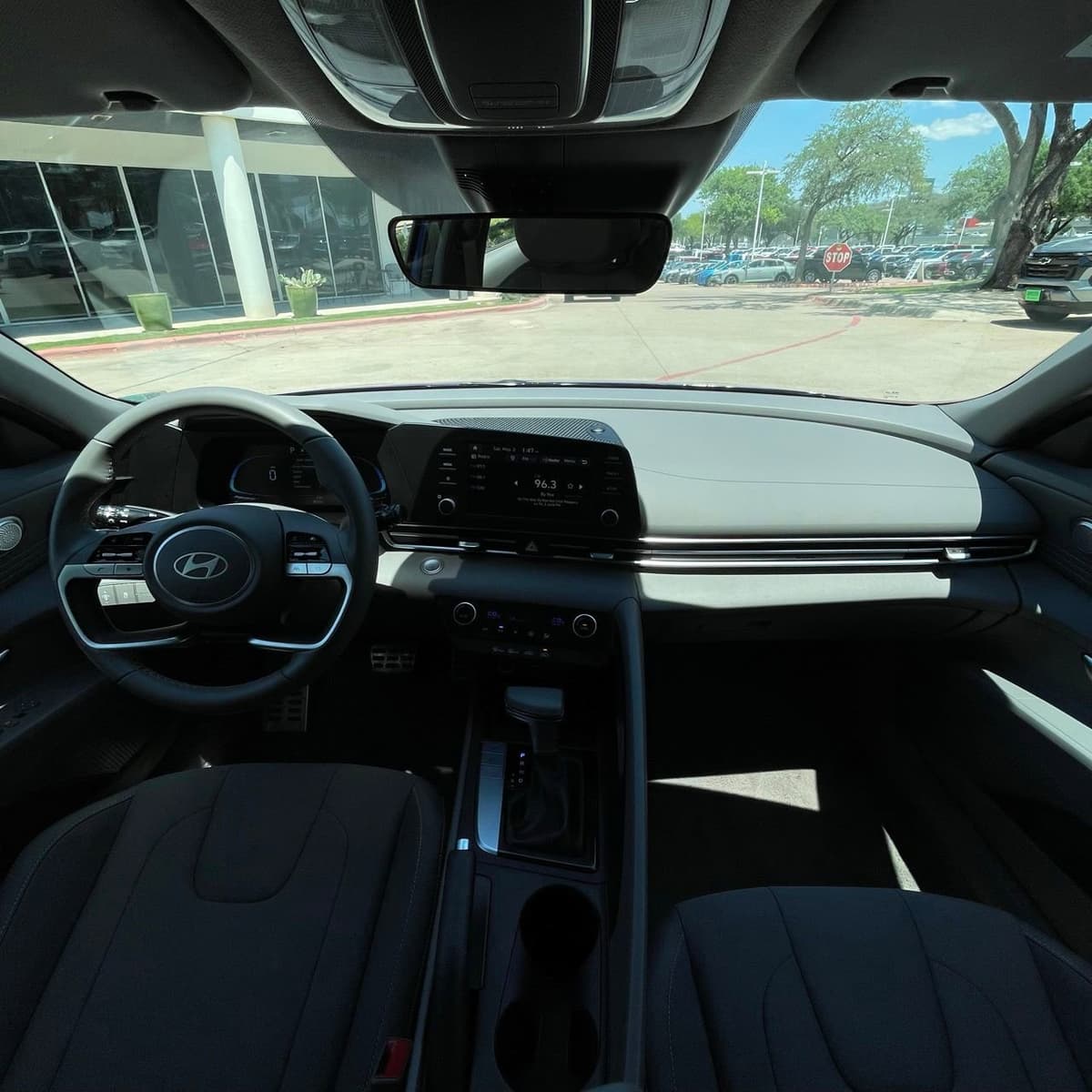 2025 Hyundai Elantra - Image 10